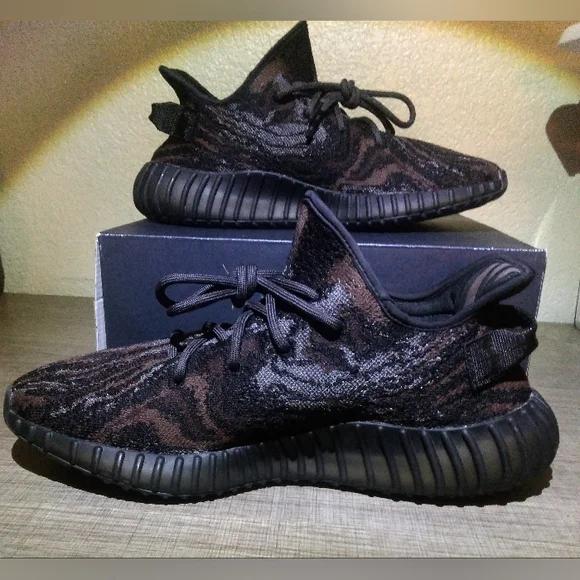 --Adidas-- "Yeezy Boost 350 V2" (MX Rock).... like new - Picture 2 of 9
